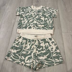 MWL Oversized Short-Sleeve Sweatshirt in
Tropicale Floral 2pc set